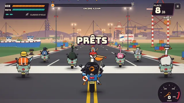 La grille de départ d’Aube sur le port : huit oiseaux à moto alignés sur la route côtière, compte à rebours à l’écran.